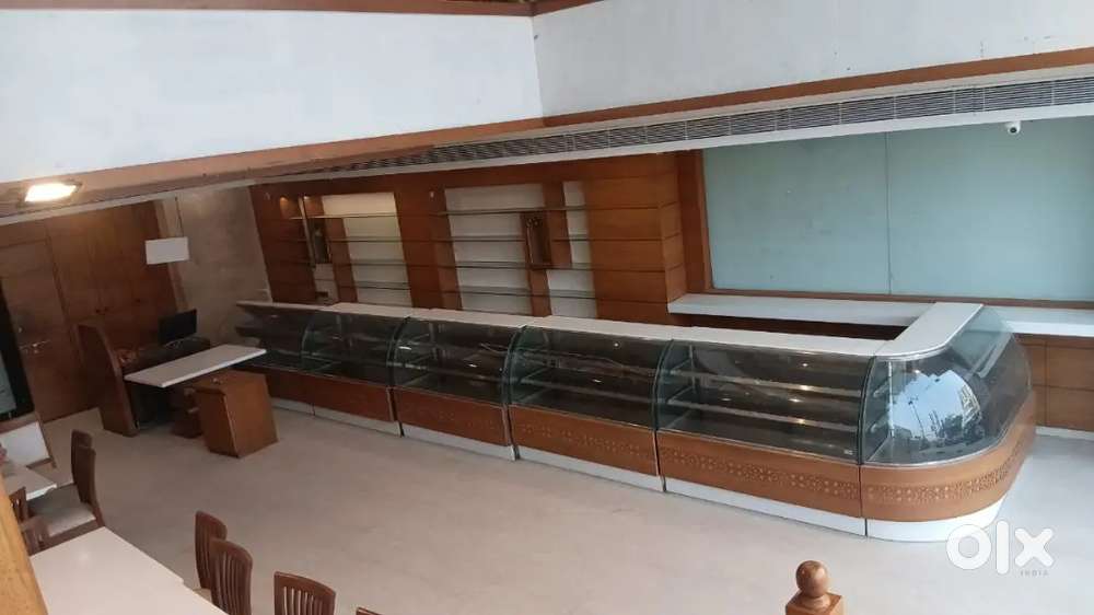 Showroom 3100 square feet