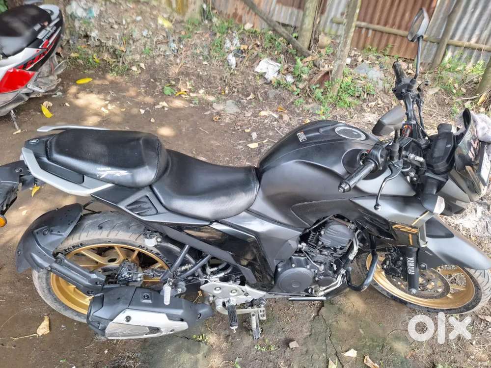 FZ25 well maintained and all paper update bike