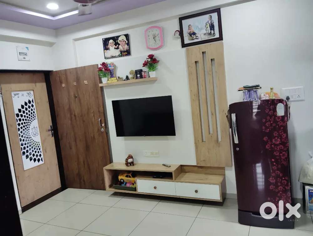 ફૂલ હવા ઉજાસ 24 કલાક પાણી કોર્પોરેશન ગાર્ડન ની બાજુમાં રોડ ટચ લોકેશન