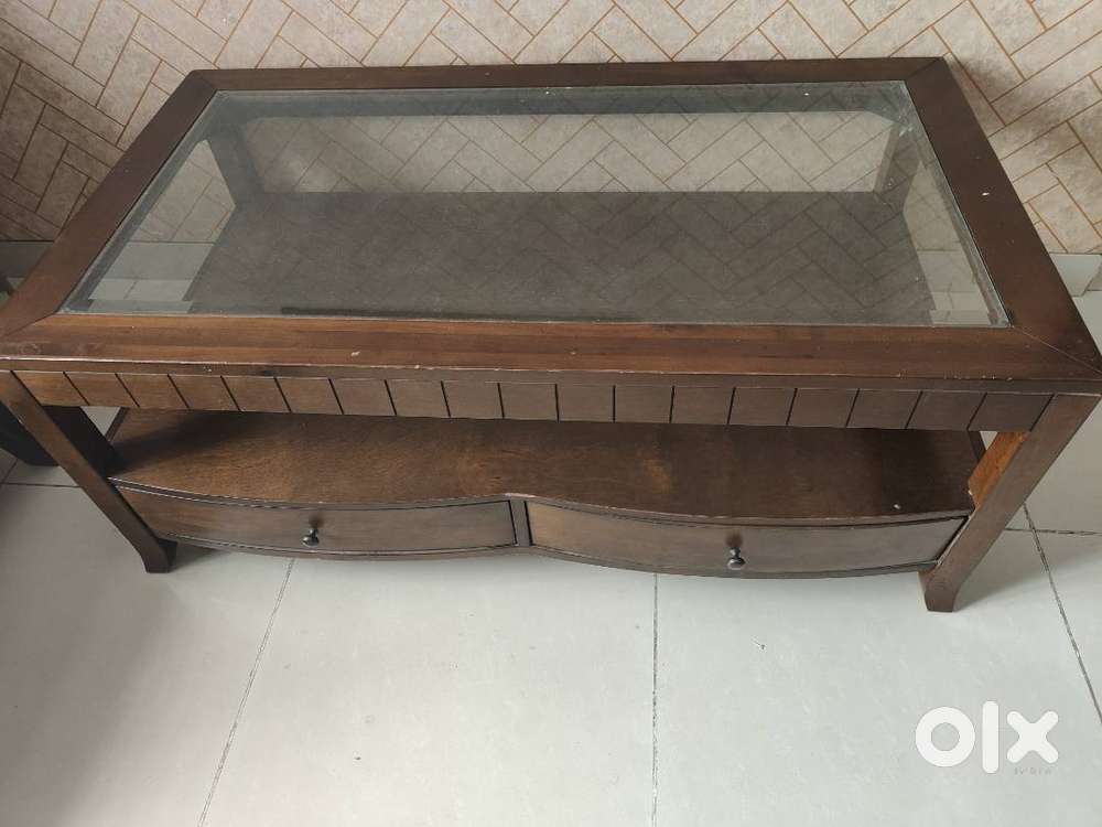 Elegant Wooden & Glass Centre table Table - Excellent Condition