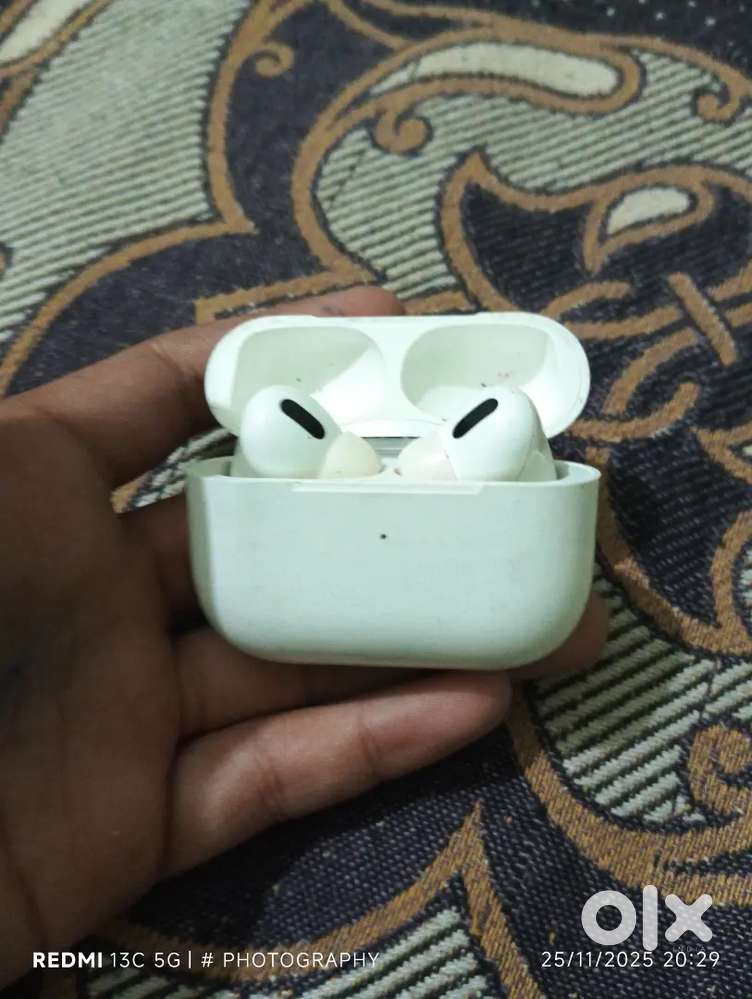 A005 airpods