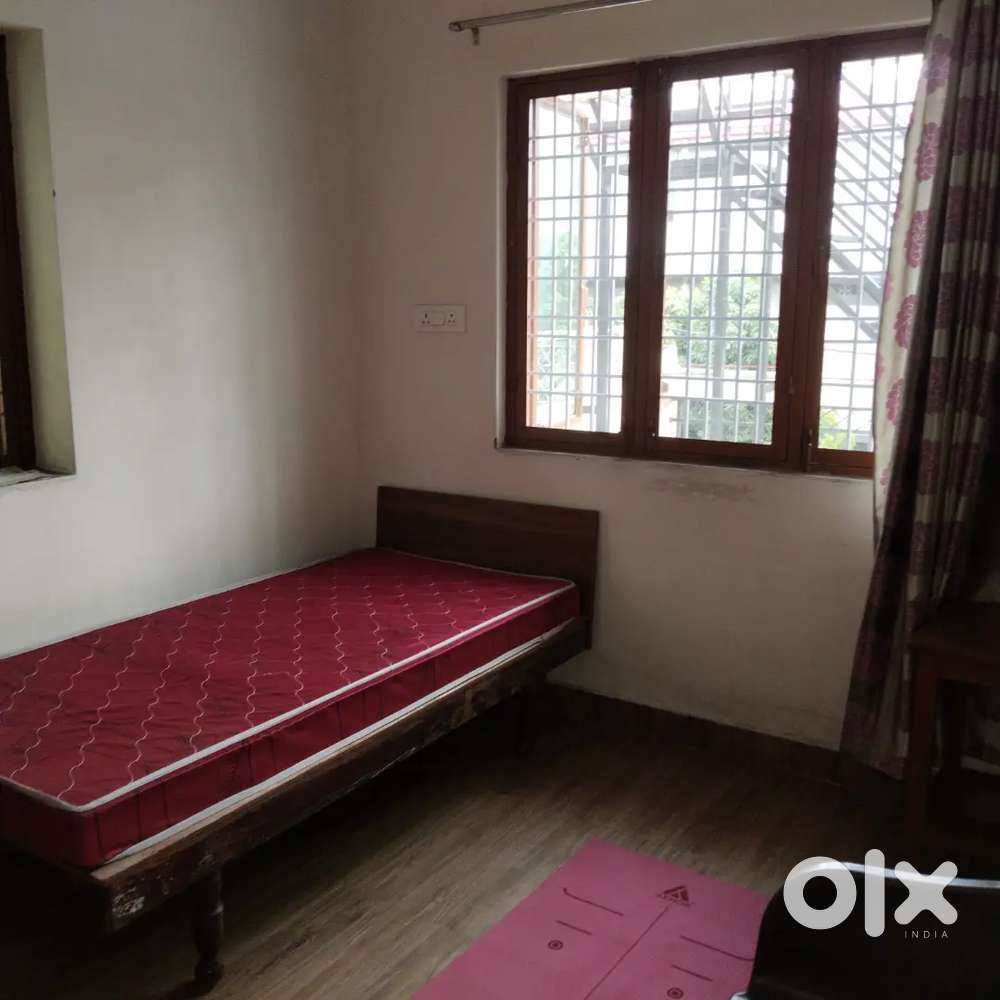 One room with single cot with kitchen near Deemed Graphic Era College