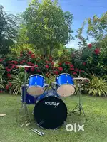 Acoustic drum set