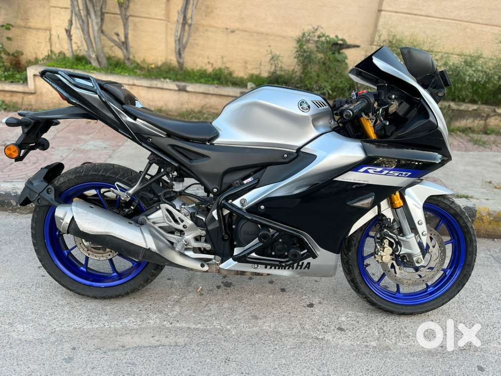 R15 v4M in good condition