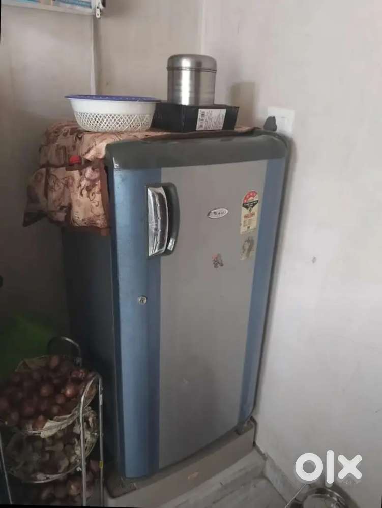 Whirlpool refrigerator in working condition