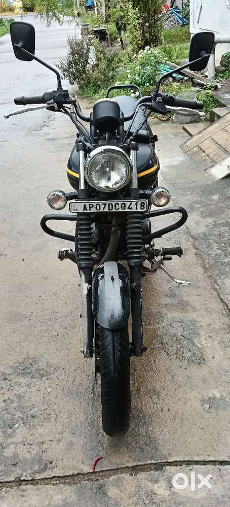 Bajaj avenjer 150 street
