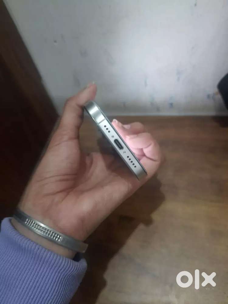 Selling my 5 month used model iphone 15 pro