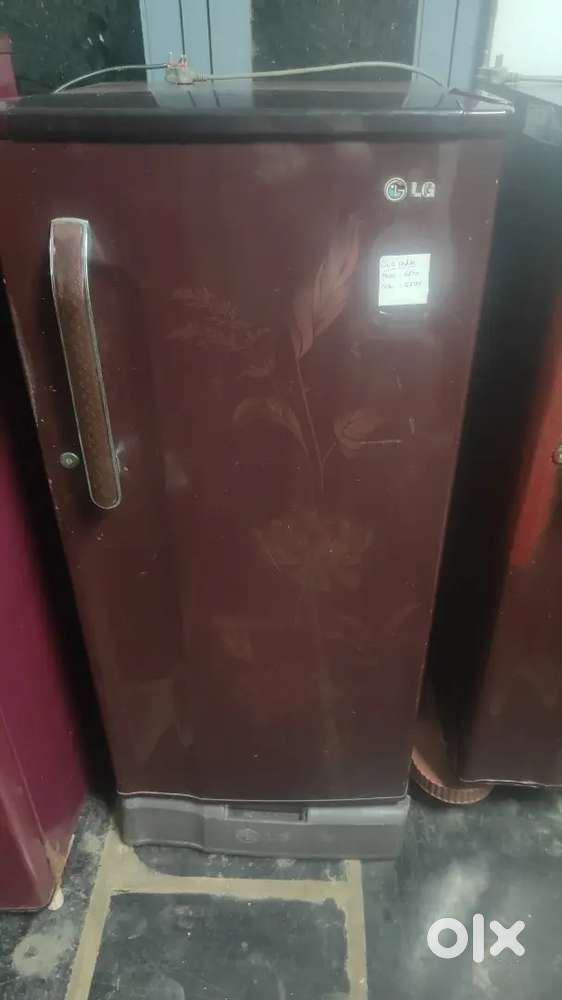 second hand used fridzes available in good working condition.