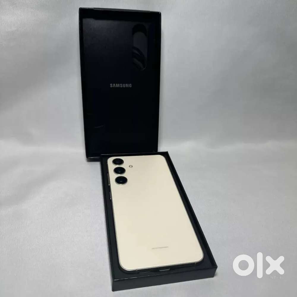 Samsung s24 second hand  good conditionss with all accessories