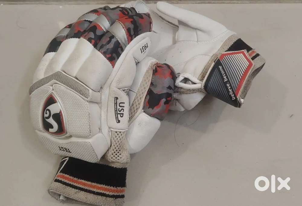SG TEST BATTING GLOVES LEFTY