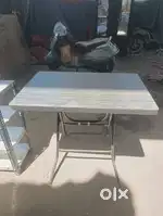 Folding table