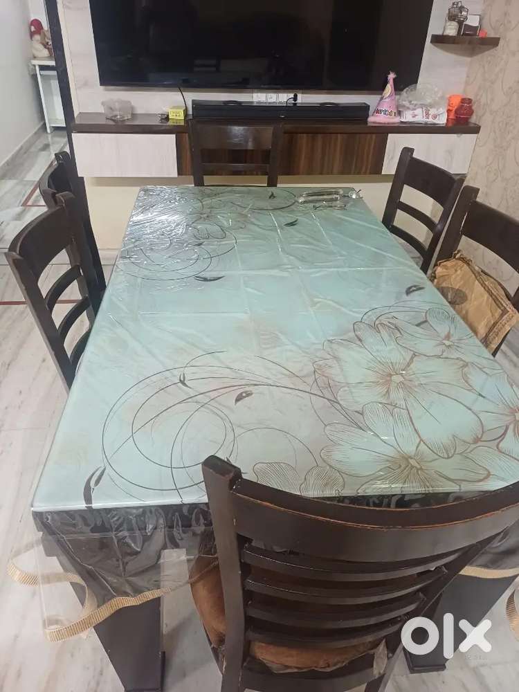 6 chair and one table 6/3 with tough top glasa