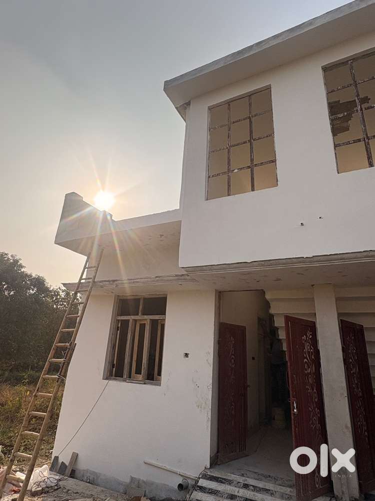 50 guzz house for sale and plots are avilable for sale