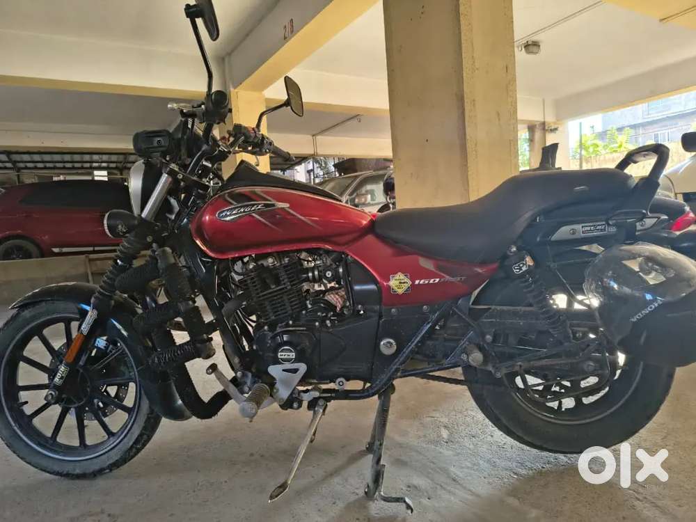 Bajaj Avenger 160 Street