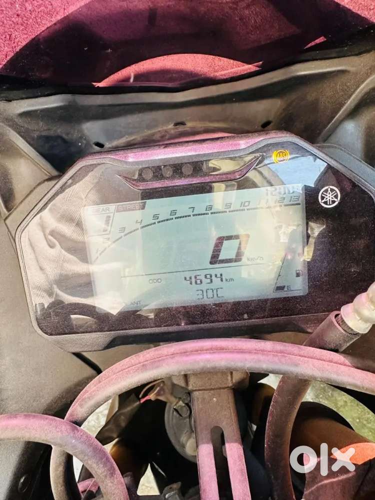 R15 v4 2024 new model , proper scratch less bike .