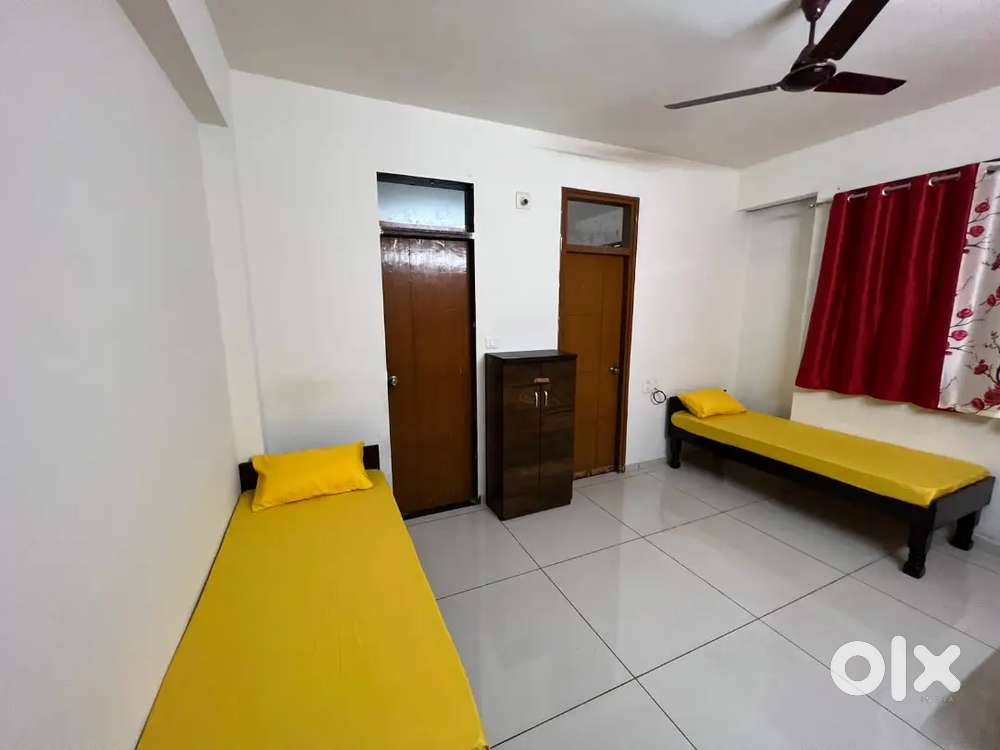 Fully furnished boys pg at Amit nagar main road toch pg