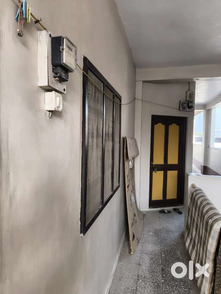 फुली फर्निश्ड वन रूम अटैच लेटबाथ गर्ल्स को देना है