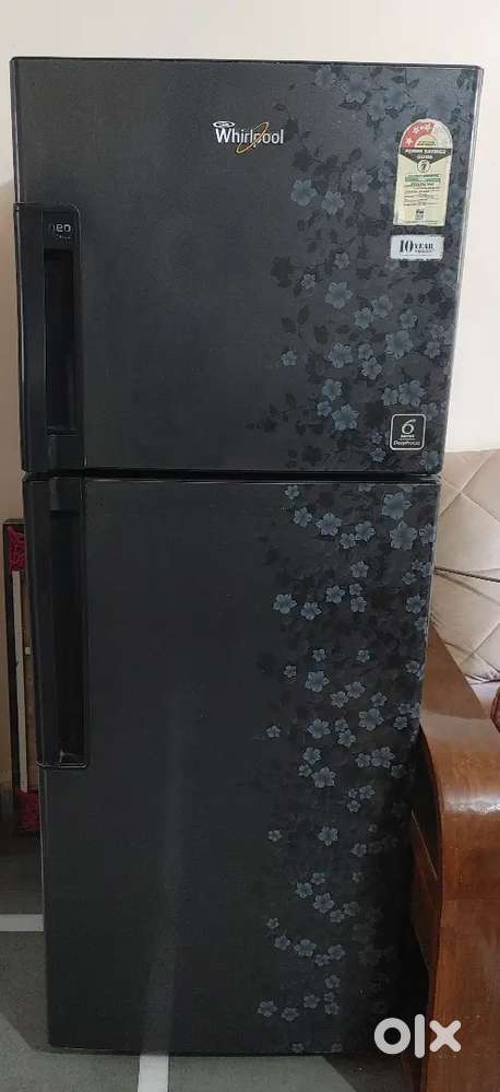 WHIRLPOOL 220 LITRES DOUBLE DOOR FRIDGE