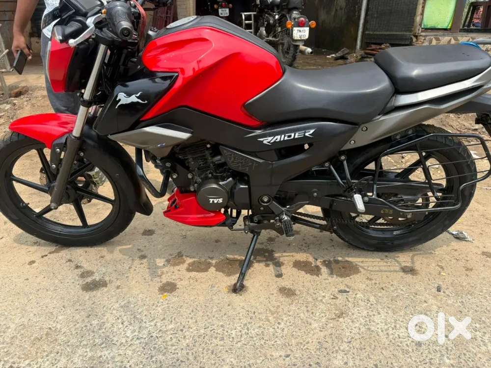 Tvs Raider Red