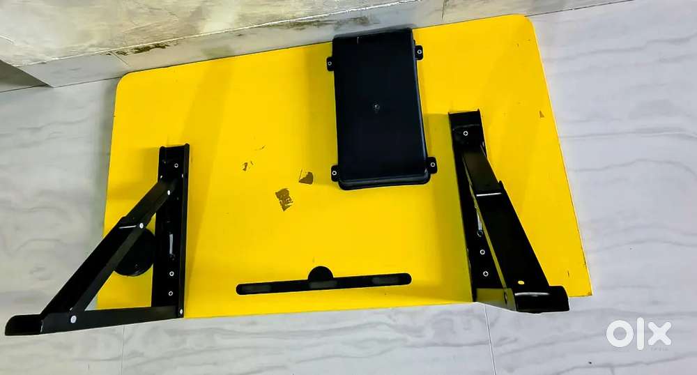 Wall mounted foldable study table