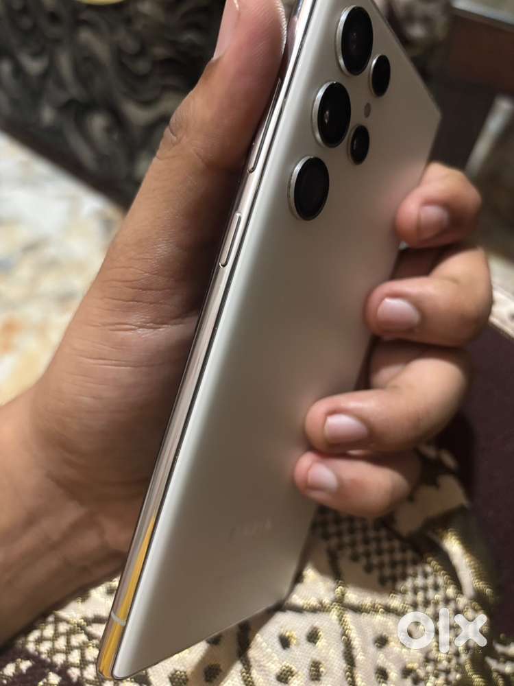Samsung S22 ULTRA with box