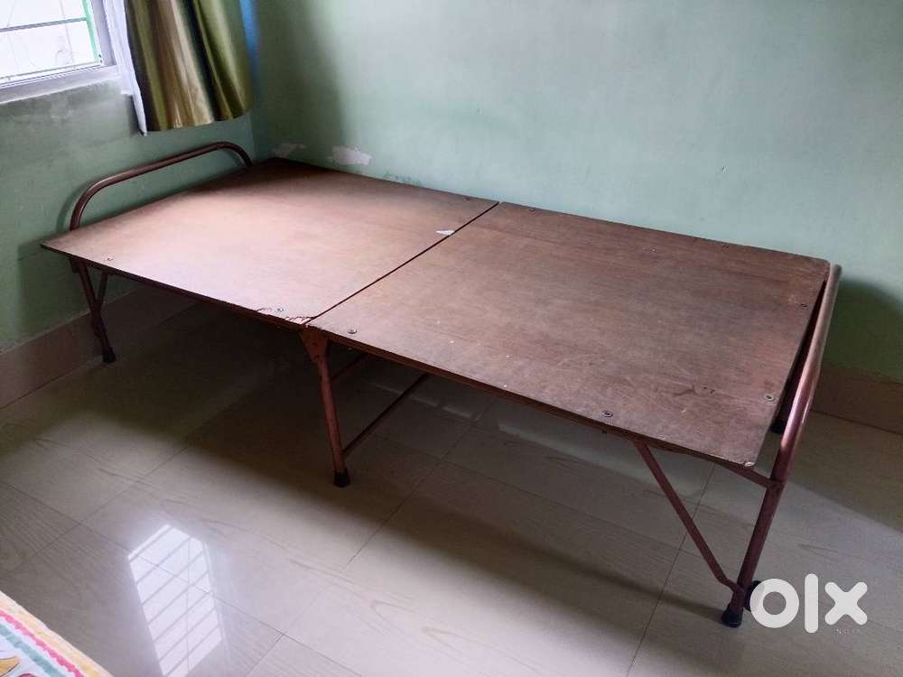 Foldable bed made of plywood
