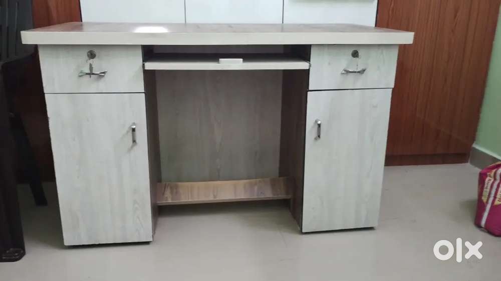 Computer/Study Table