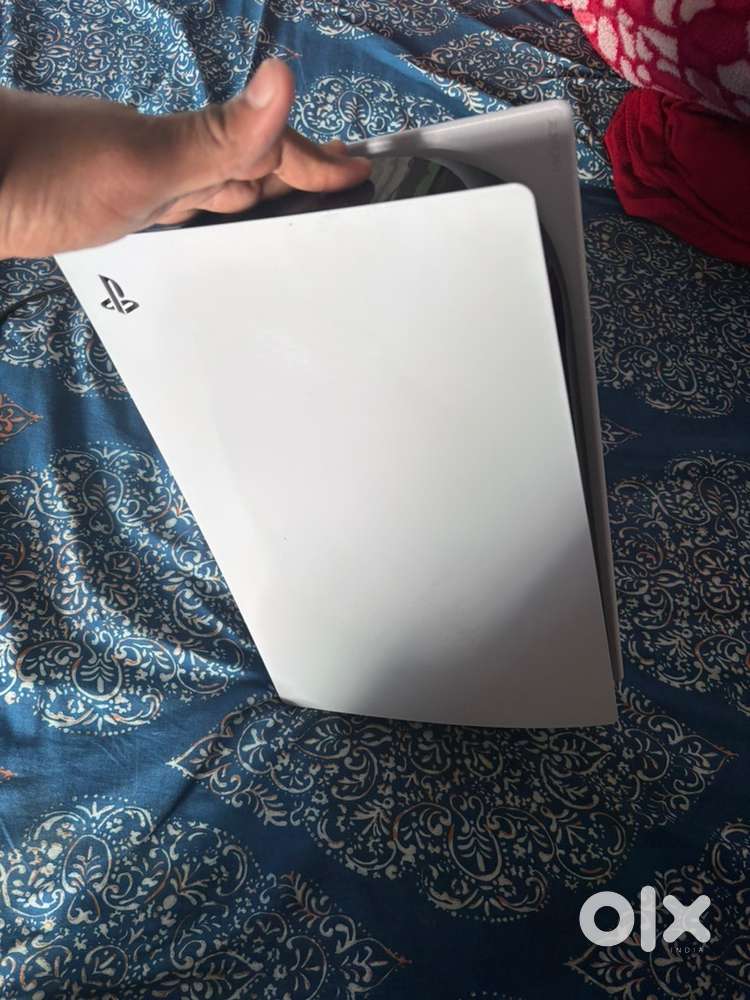 PS5 ONLY 3 MONTH USED