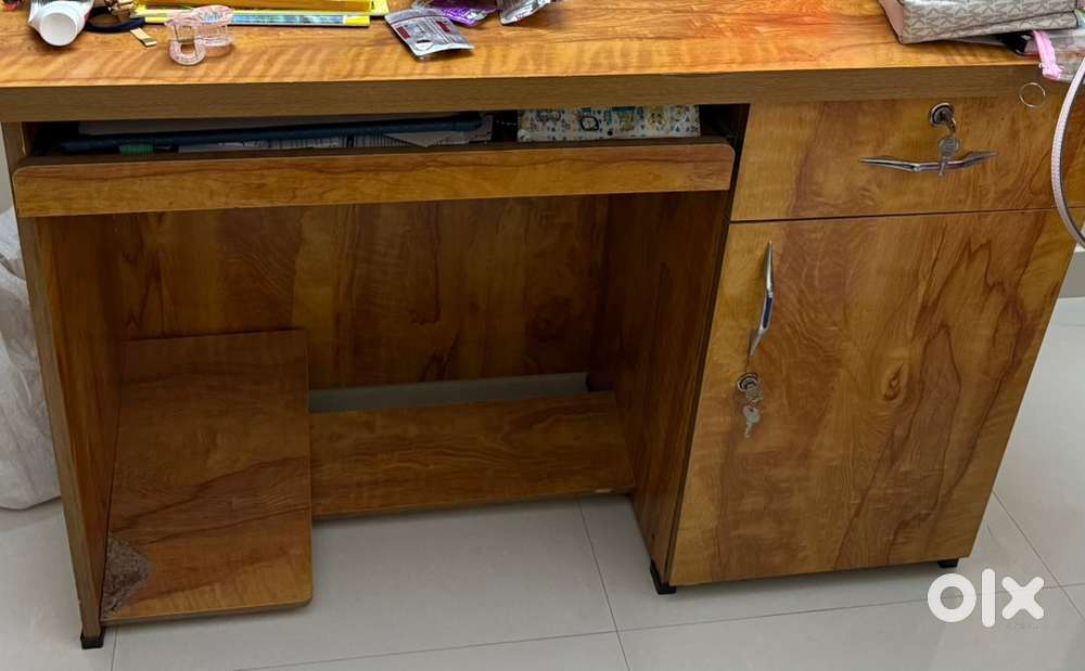 Study table/ computer table