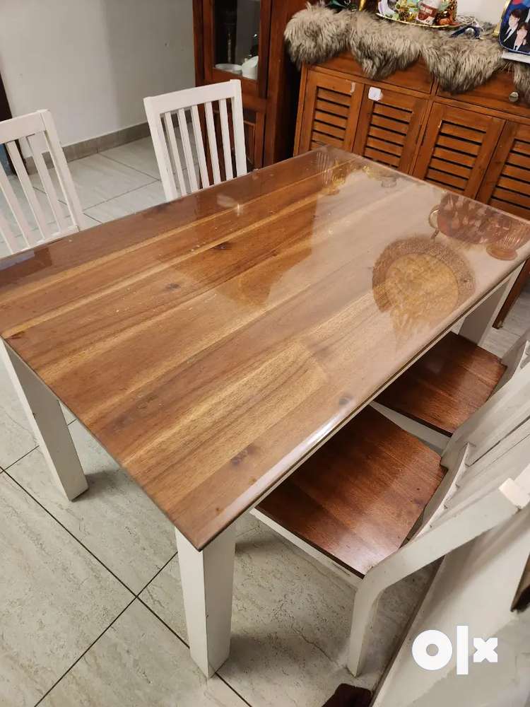 Dining Table Amazing Condition pure wood