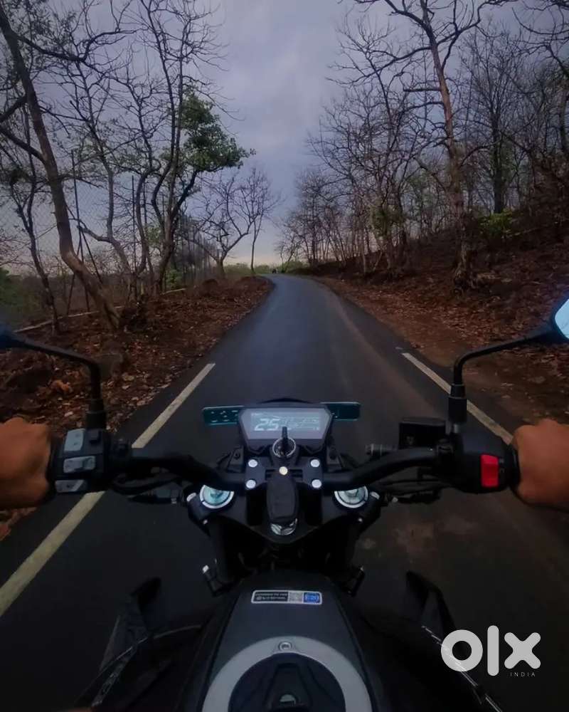 Gadi fines ma uplabdh hai