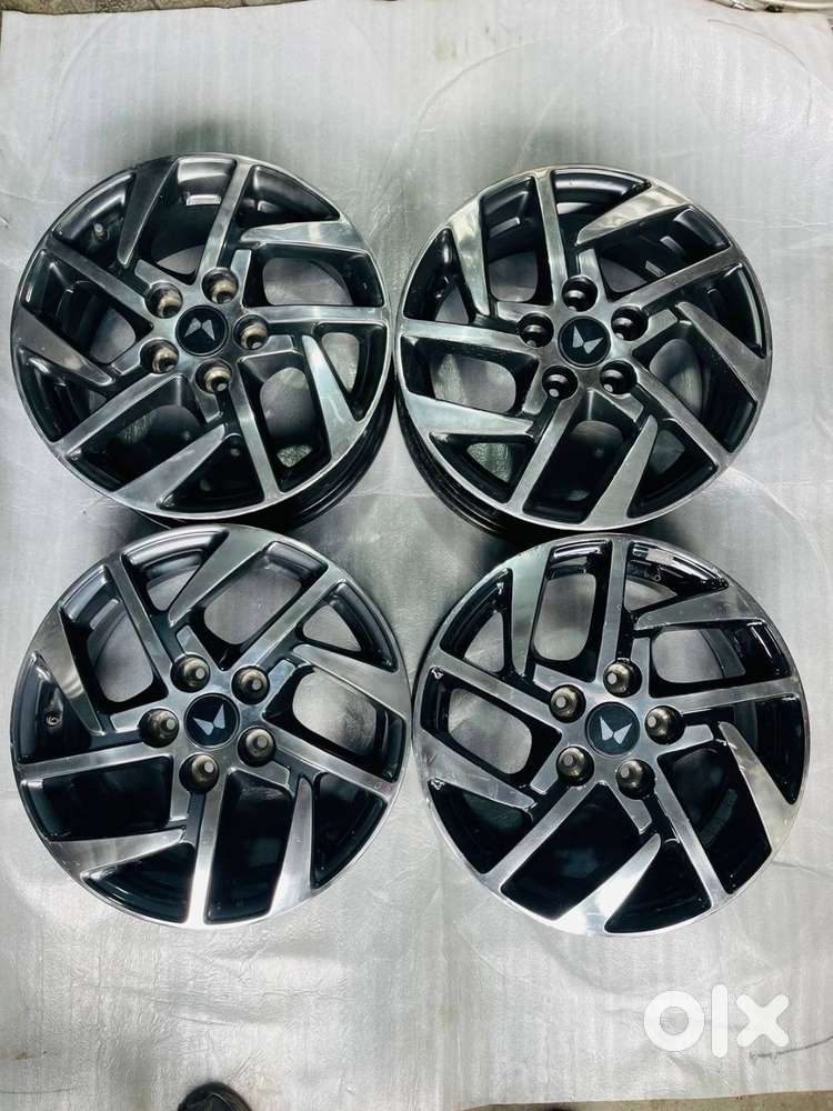 XUV 3XO ALLOY WHEELS 15 INCHES (GOOD CONDITION)
