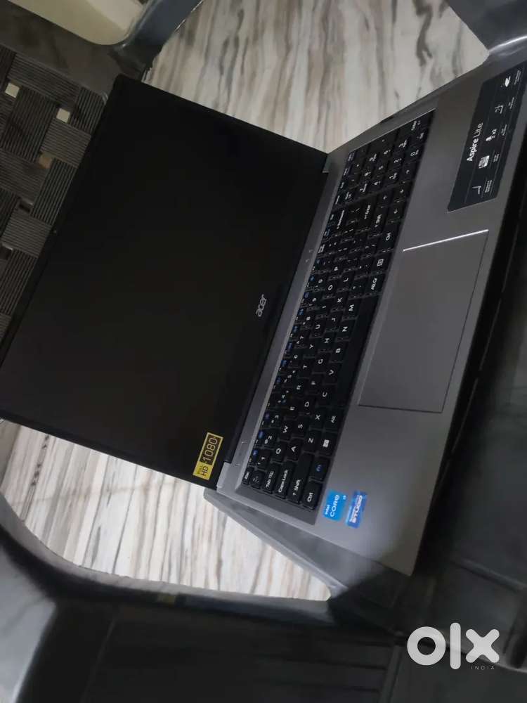 Acer i3 laptop 6 months old for sale with warranty.