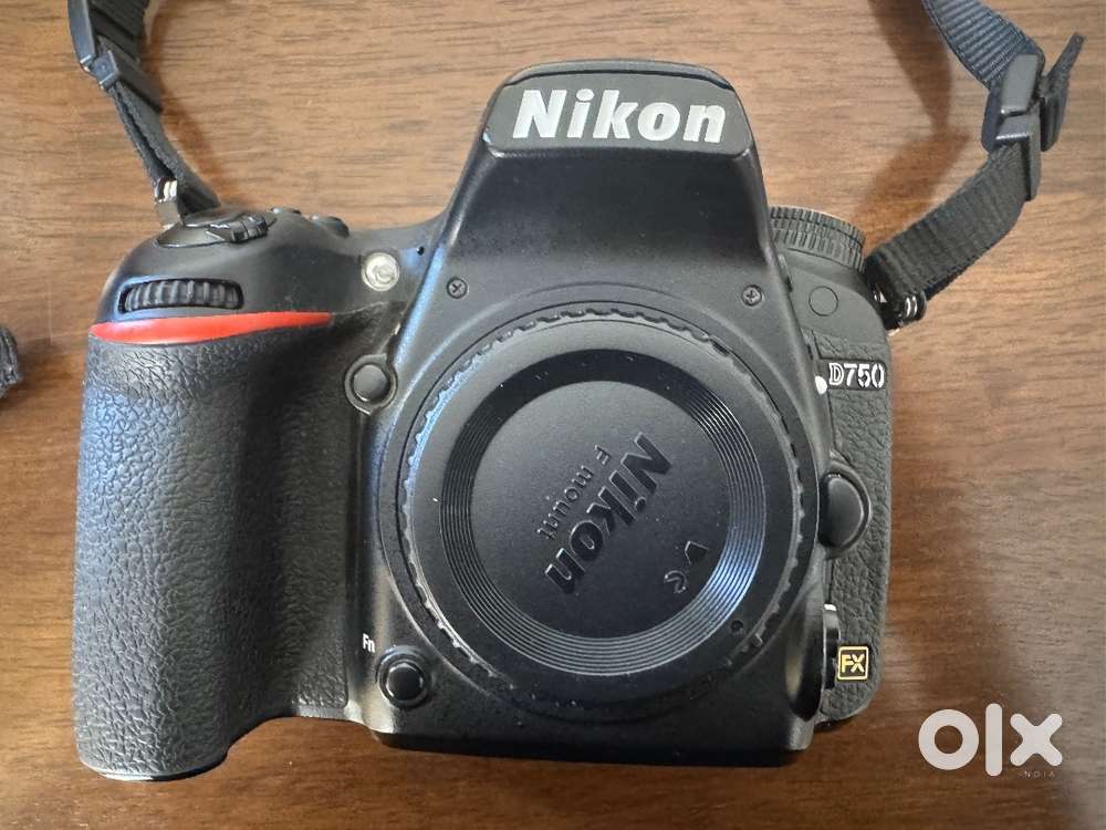 Selling 2 Nikon DSLR camera bodies - D750 and D800