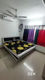 MEN / MALE / BOYS NEAR NEW TEXTILE MARKET, SAHARA DARWAJA - HOME