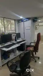 Ground floor office or other commercial space Area Approx 560sqft