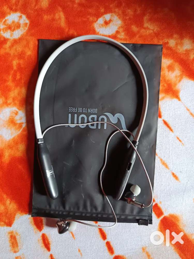 Neckband Bluetooth headphones& New mini  travel pouch