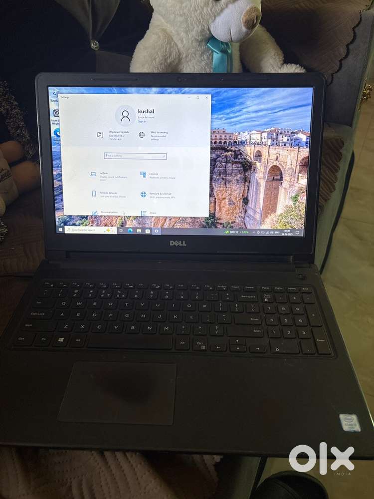 DELL INSPRION 15 3000 series with windows 10 pro