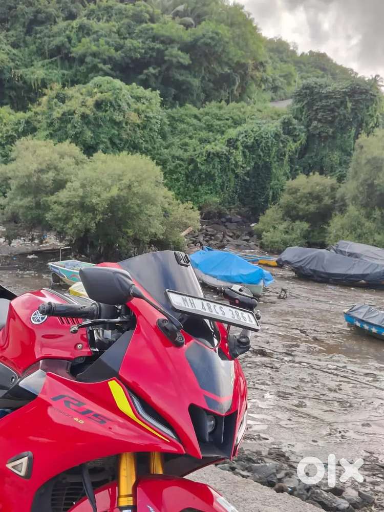 R15 v4 red
