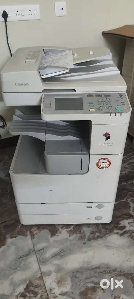 Canon xerox machine IR 2525 with 2 trays and RADF