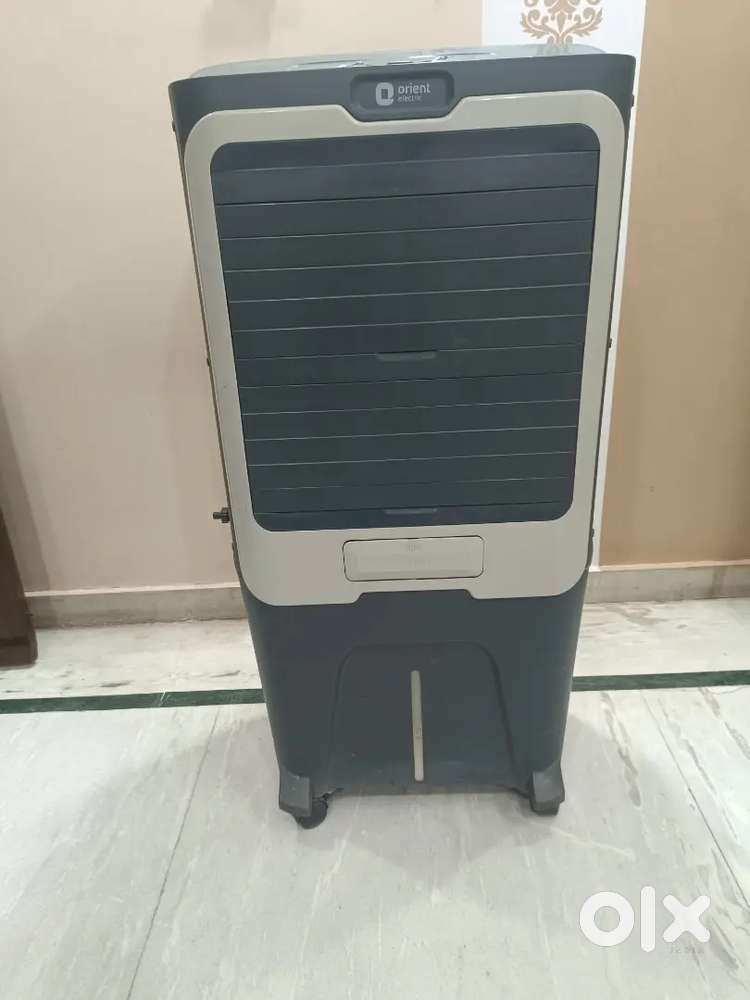 Durable cooler for sale - perfect for big rooms chilled air