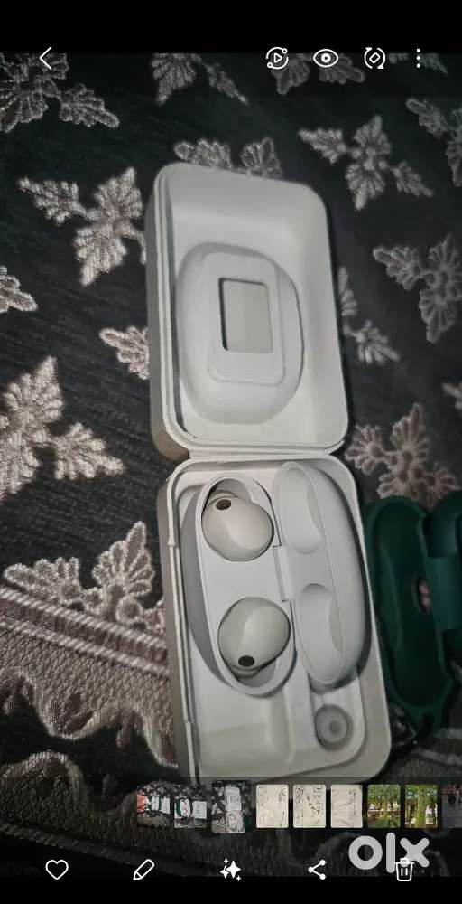 Sony WF- 1000XM5 earbuds