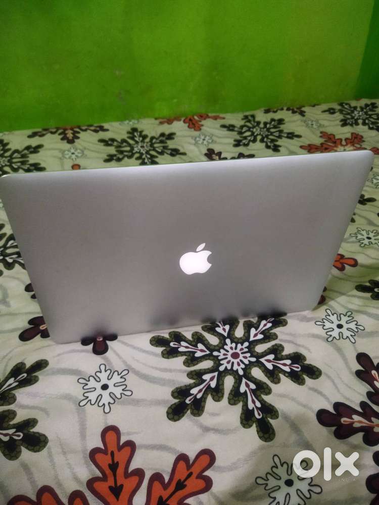 Apple MacBook Pro Intel Core i7 5th Gen - 16 GB/256 GB SSD