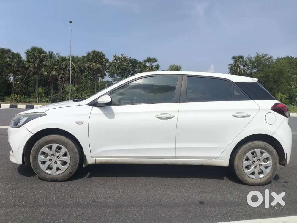HYNDAI i20 2017 petrol 1st owner 57000 KM Urgent sale