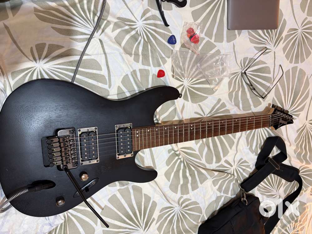 Ibanez electric guitar in amazing condition