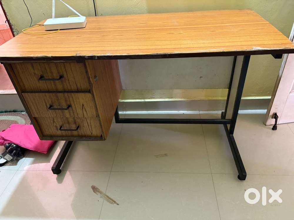 Computer table with draw