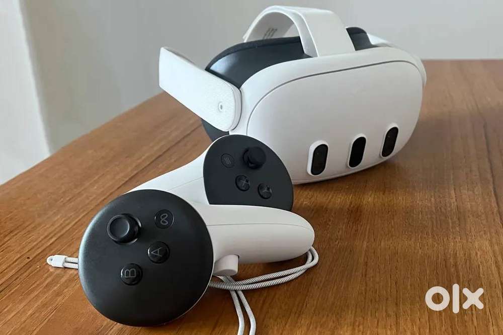 Meta Quest 3 128GB with Elite Strap and Case