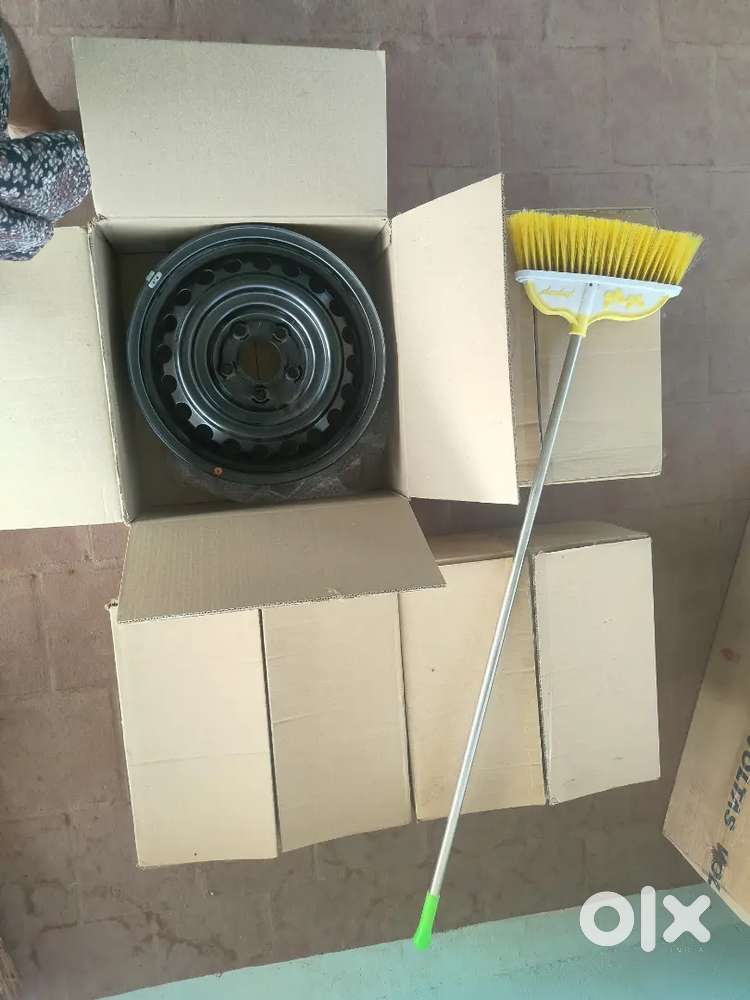 15 inch brand new drum wheels and brand new wheel cups= 4 Nos