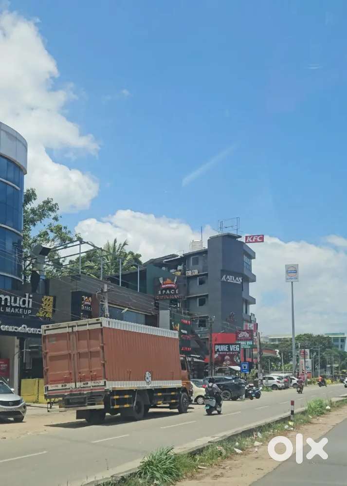 COMMERCIAL PLOTS FOR SALE KOWDIAR,KURAVANKONAM,SASTHAMANGALAM 40Lakhs