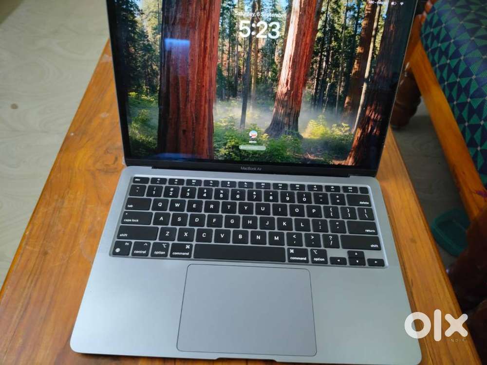 MAC BOOK AIR M1